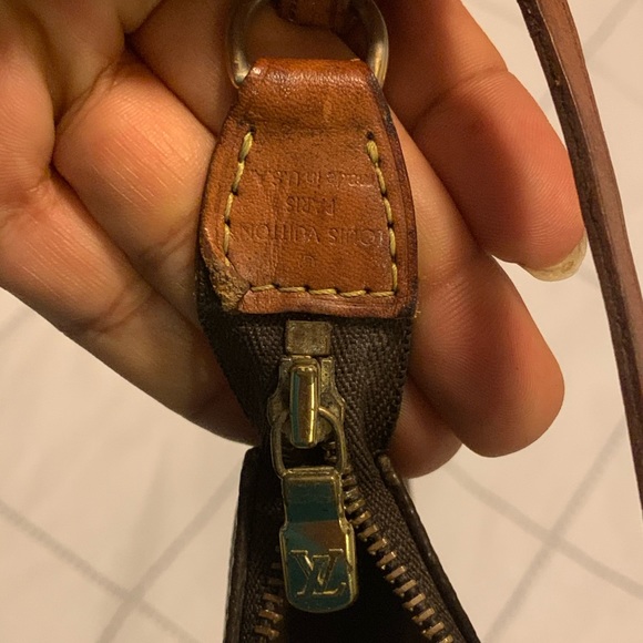 Louis Vuitton - Picture 4 of 4